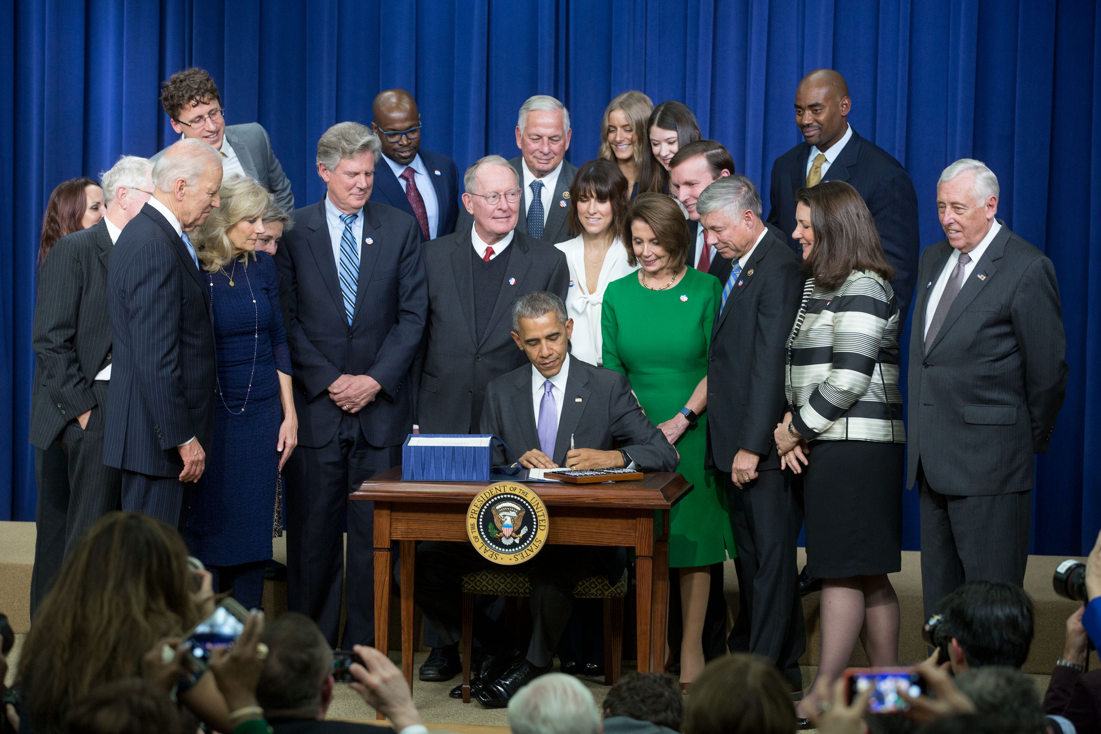 NFL Ambassador and International Health Care Advocate, Chris Draft, Attends Signing Ceremony At The White House For 21st Century Cures Act
