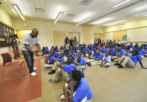 NFL Veteran Chris Draft Visits Chicago Public Library