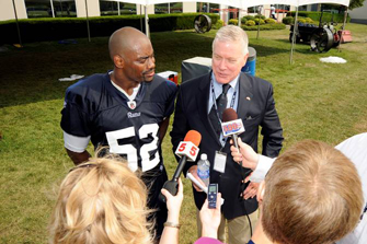 Chris Draft Challenges Coaches, Youth to Tackle Asthma at Rams Practices