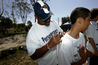 Chris Draft Leads Clinic for NFL Rookie Class of 2008